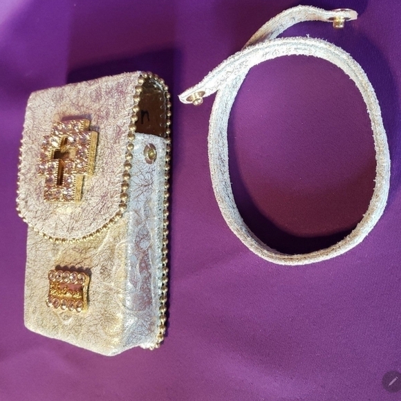 B. B. Simon phone/ accessory case,  leather, swarovski crystals, gold embossing - Picture 4 of 9